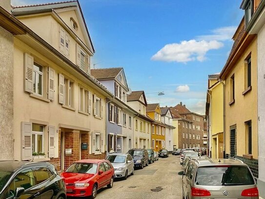 Doppelhaushälfte in Mannheim Neckarau mit Fernwärmeheizung und Ausbaupotenzial