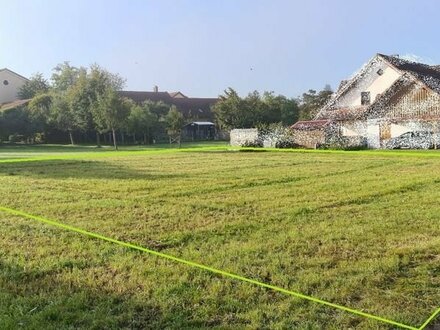 Baugrundstück mit 1073 m² auch teilbar.