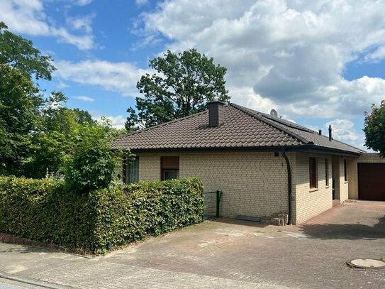 Charmanter Winkelbungalow mit Wintergarten und Garage