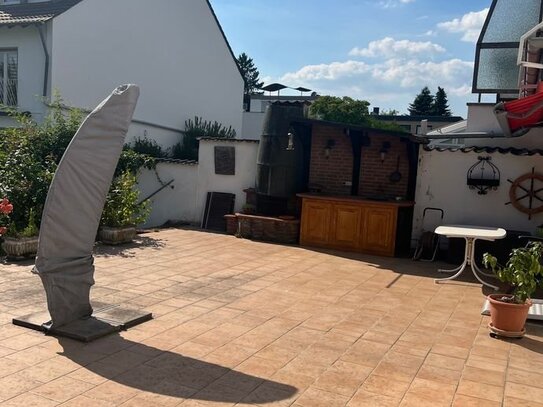 Lövenich 3-Zimmer-Wohnung mit großer Terrasse und eigenem Garten in sehr ruhiger Lage