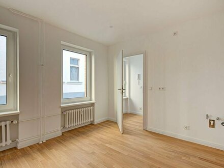 BEZUGSFERTIG: Frisch sanierte 2-Zimmer-Wohnung in historischer Remise + 6 Min. zur Altstadt +
