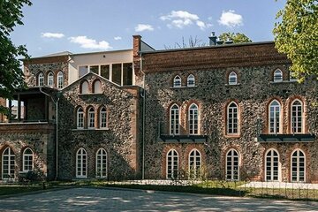 In 2 Zimmern Herrschaftlich Wohnen im Schloss Gröbers