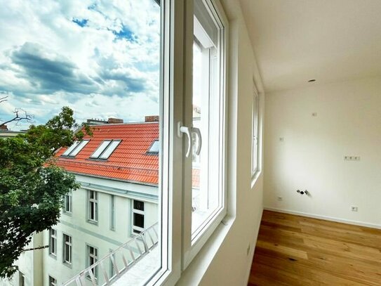 EMPTY new 2 rooms apartment with terrace in Moabit !!!