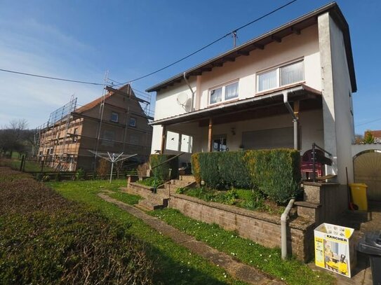 FREISTEHENDES EINFAMILIENHAUS IN ORTSRANDLAGE MIT FERNBLICK