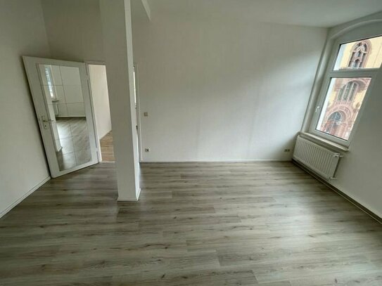 Lichtdurchflutete 2-Raum Wohnung mit Einbauküche im Herzen von Waldheim