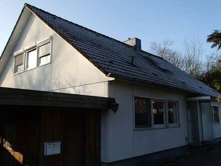 Geräumiges Einfamilienhaus mit Vollkeller u. Doppelcarport auf traumhaften Süd-West-Grundstück