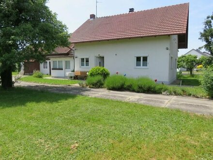 Einfamilienhaus mit Nebengebäude in sehr sonniger Ortslage