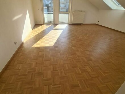 Schöne 3-Zimmer Dachgeschosswohnung in Wü.-Heidingsfeld ab sofort zu vermieten