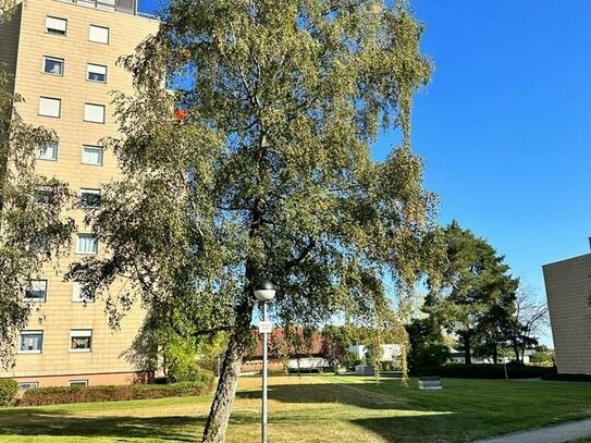 Schöne, helle 4 - Zimmer Wohnung mit Blick ins Grüne