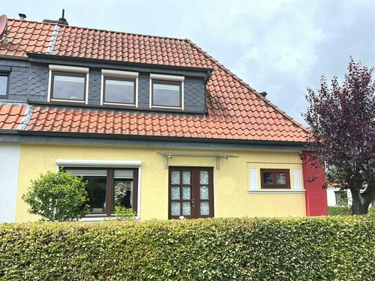 PURNHAGEN-IMMOBILIEN - Gepflegte Doppelhaushälfte mit Carport in ruhiger Lage von Bremen-Burgdamm