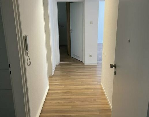 Schöne 3 Zimmerwohnung mit Einbauküche und Balkon Innenstadt Nürnberg mit guten Parkmöglichkeiten. Heizung 04/22 neu ei…