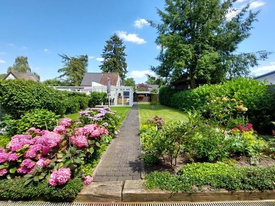 Schöne 2 Zimmer-Hochparterre-Wohnung mit Gartenoase in Krefeld-Stadtmitte