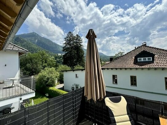 Lichtdurchflutete, behindertengerechte 2-Zi.-ETW mit großem Bergblickbalkon, Lift und Carport