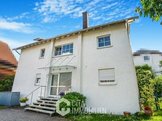 Charmante 3-Zimmer-Maisonettewohnung mit Sonnenbalkon und 2 Auto-Stellplätzen in Kronberg im Taunus