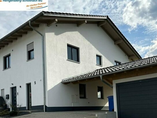 schöne Doppelhaushälfte mit Terrasse, Garten und Garage - zentrale Lage - Neubaugebiet - mit PV-Anlage