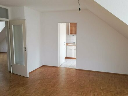 Große 2-Zi Komfort-Wohnung mit Süd-Balkon