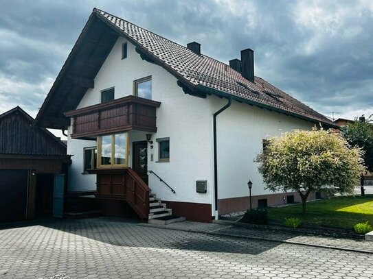 Einfamilienwohnhaus mit Nebengebäuden in Roding-Mitterkreith!