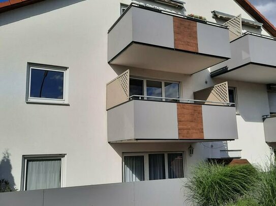 Familienfreundliche gutgeschnitte 4 Zimmer Wohnung mit Balkon.