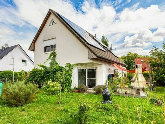 Ihr Neues Zuhause: Einfamilienhaus mit 4 Zimmern, Garten und Terrasse, PV /Solarthermie und Wallbox