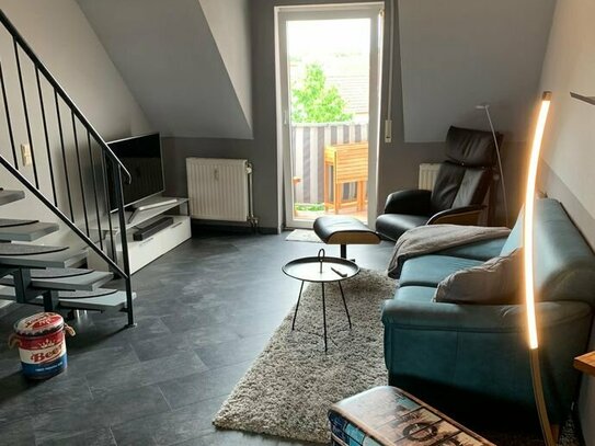 Vollmöbliert / Wunderschöne, helle 2 ZKB Maisonette-Wohnung mit Balkon und Luxus-Küche