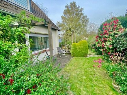 Tolles freistehendes Einfamilienhaus in Ratingen Homberg mit großem Garten, Balkonen und Terrassen