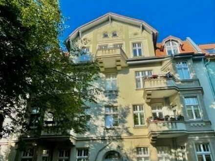 Helle frisch sanierte 2-Raum Wohnung in Stadtfeld mit Balkon.