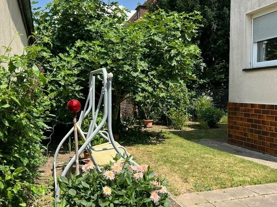 8-Zimmer-City-Doppelhaushälfte mit Garten