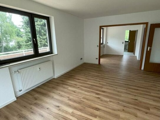 Helle und geräumige 3,5-Zimmer-Wohnung mit großem Balkon in ruhiger Lage