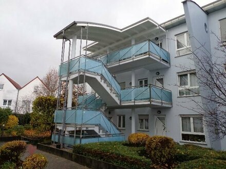 Geschmackvolle 3-Zimmer Wohnung in einem gepflegten 6-Parteien Haus mit beeindruckender Architektur