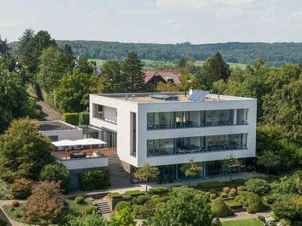 Exklusive Villa mit ca. 833m² WFL, Panoramablick und luxuriöser Ausstattung, Grundstück 4.155m²