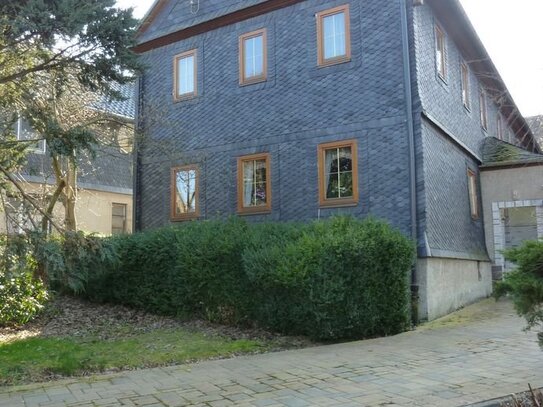 großzügiges Bauernhaus mit großer Scheune und Garage