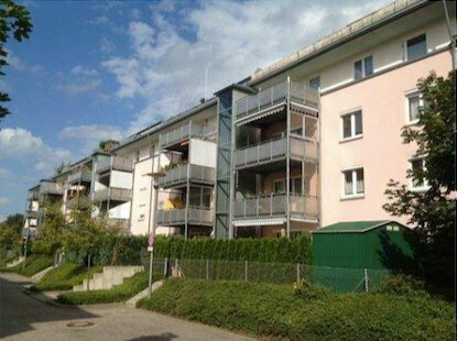 helle, gut geschnittene 3 Zimmer Whg mit Einbauküche, Balkon und Tiefgarage in Augsburg