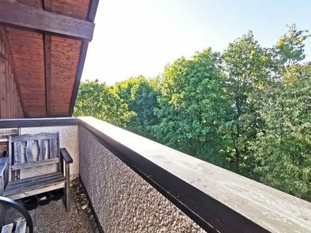 Gemütlicher Dachgeschosstraum mit Dachterrasse und Balkon in Alt-Taufkirchen....