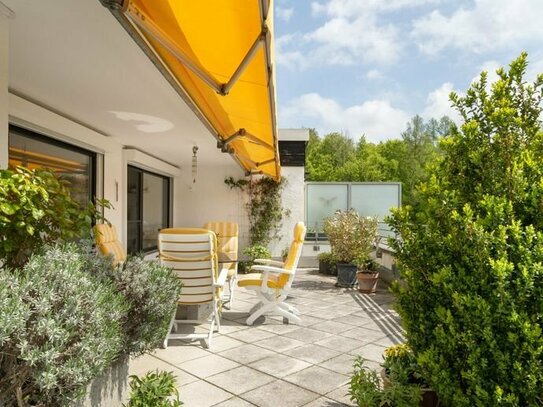 sonnige 3,5 Zimmer Dachterrassenwohnung mit Blick ins Grüne