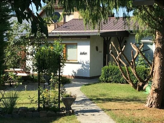 Gemütliches kleines Einfamilienhaus in Schönefeld OT Altglienicke zu Verkaufen.
