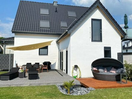 Exklusives Designer- Mehrfamilienhaus in Bad Westernkotten: Vollständig renoviert, sofort bezugsbereit, individuell nut…