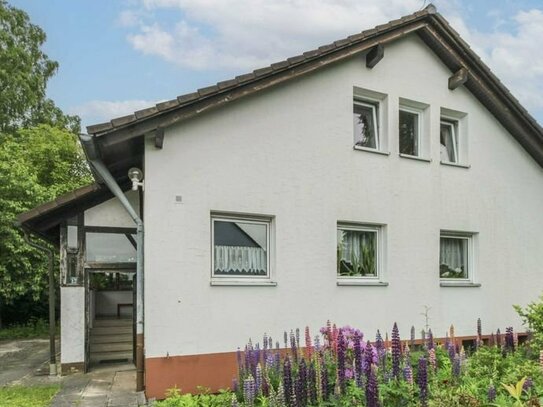 Gartenidylle in Eckental: EFH mit Renovierungsbedarf in Feldrandlage