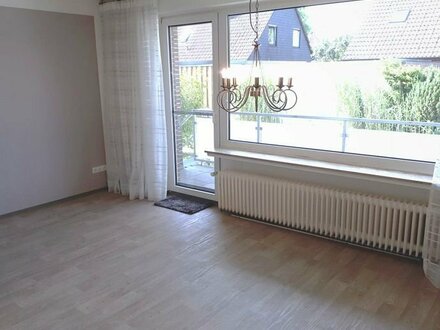 Von Privat - Hude - schicke 3 Zimmer-Erdgeschosswohnung mit Garten, Einbauküche und Balkon