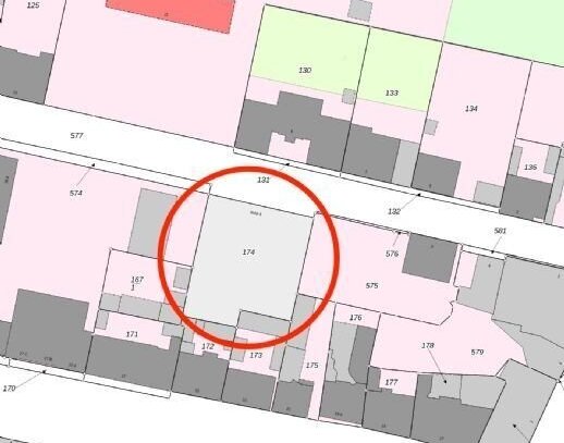 gepflastertes Grundstück in zentraler Lage - Parkplatz oder Neubau