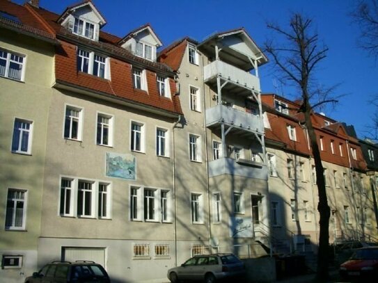 renovierte 2-Zimmerwohnung, Hochparterre, Küche mit Fenster, Einbauküche möglich