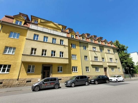 NEU! HELLE 3 RAUM WOHNUNG MIT GROSSEM BALKON UND STELLPLATZ