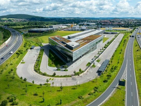 Neuwertige Büro- und Produktionsteilflächen in modernem Gewerbekomplex