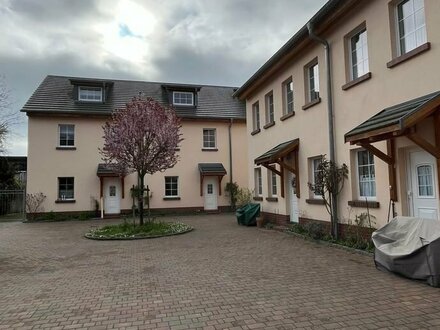 Tolle 4-Zimmer-Reihenhaus-Wohnungen mit Einbauküche, Terrasse und PKW Stellplatz in Panketal