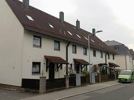 PROVISIONSFREI - Reihenmittelhaus in Reichelsdorf mit großem Garten und Garage