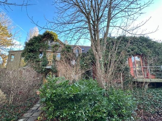 Architektenhaus als Doppelhaushalte mit großem Garten - viel Platz für Familie und Freizeit