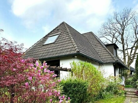 Charmantes Einfamilienhaus mit Potenzial auf traumhaftem Eckgrundstück in Poppenbüttler Top-Lage