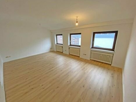 TOP 3-Zimmerwohnung mit Balkon im Herzen von Duisburg, saniert!