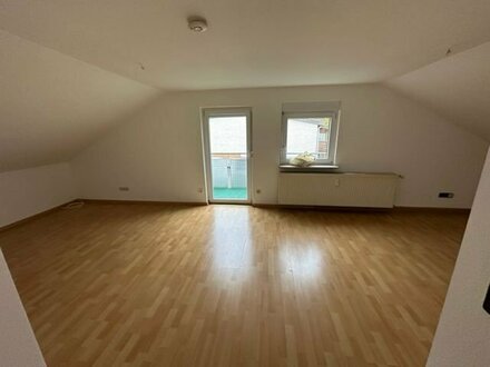 Marko Winter Immobilien --- Hochhausen: schöne 2-Zimmer-Wohnung im Dachgeschoss mit Balkon