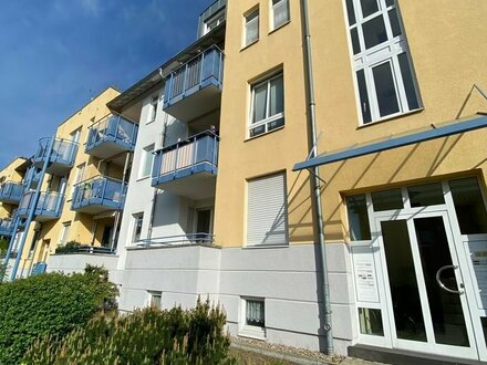 Ruhig gelegene 3 Zimmer Wohnung *Wannenbad *EBK *Laminat *Außenjalousien *Fußbodenheizung *Stellplatz *Balkon *Keller
