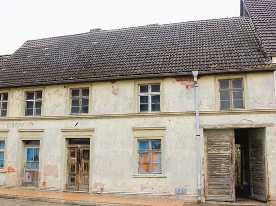 stark sanierungsbedürftiges Wohnhaus in Hafennähe